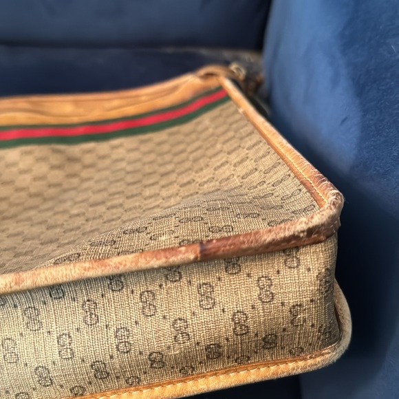Large Gucci Clutch! - Picture 7 of 7
